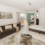Studio Apartment-Kloof Street