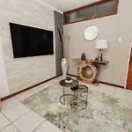 Studio Apartment-Kloof Street